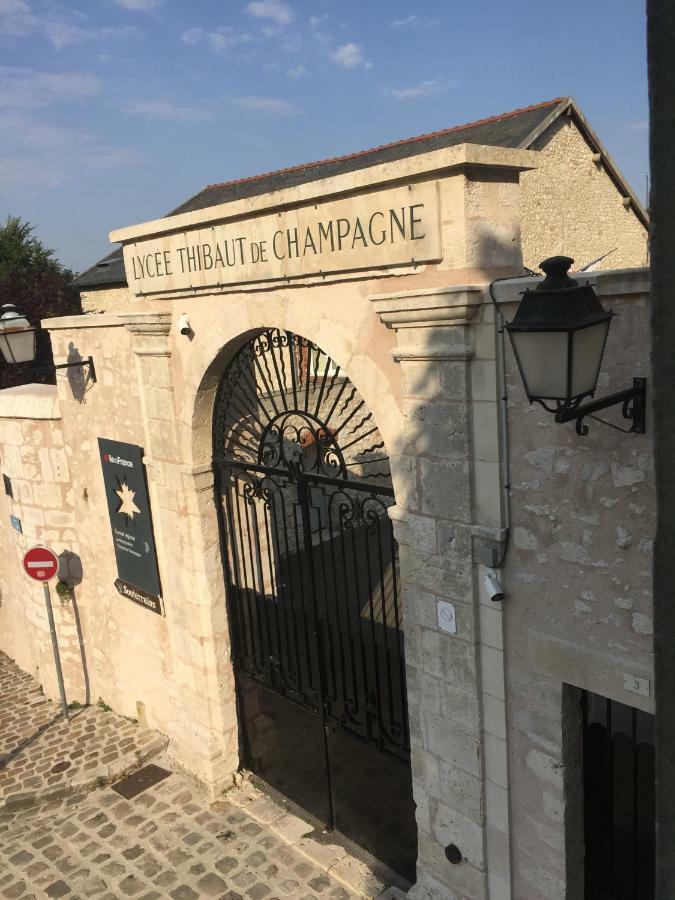 פרובן Appartement Au Coeur De La Cite Medievale מראה חיצוני תמונה